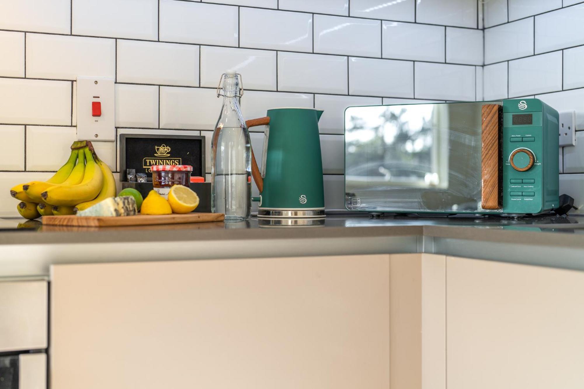Luxury 1 Bedroom Serviced Apartment With Roof Terrace & Gym Stevenage Esterno foto