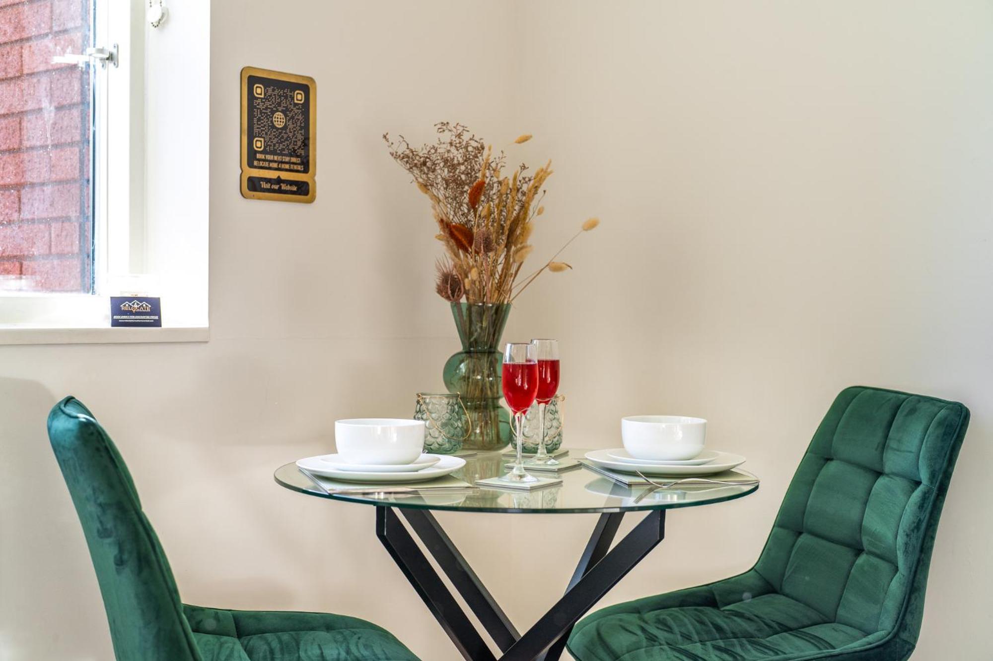 Luxury 1 Bedroom Serviced Apartment With Roof Terrace & Gym Stevenage Esterno foto