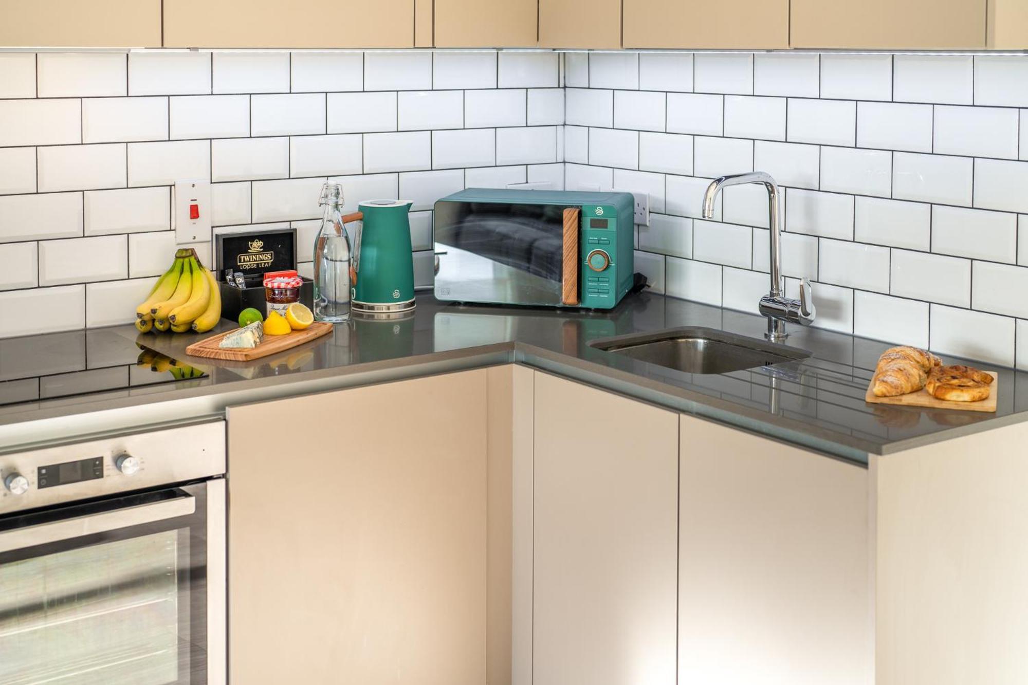 Luxury 1 Bedroom Serviced Apartment With Roof Terrace & Gym Stevenage Esterno foto