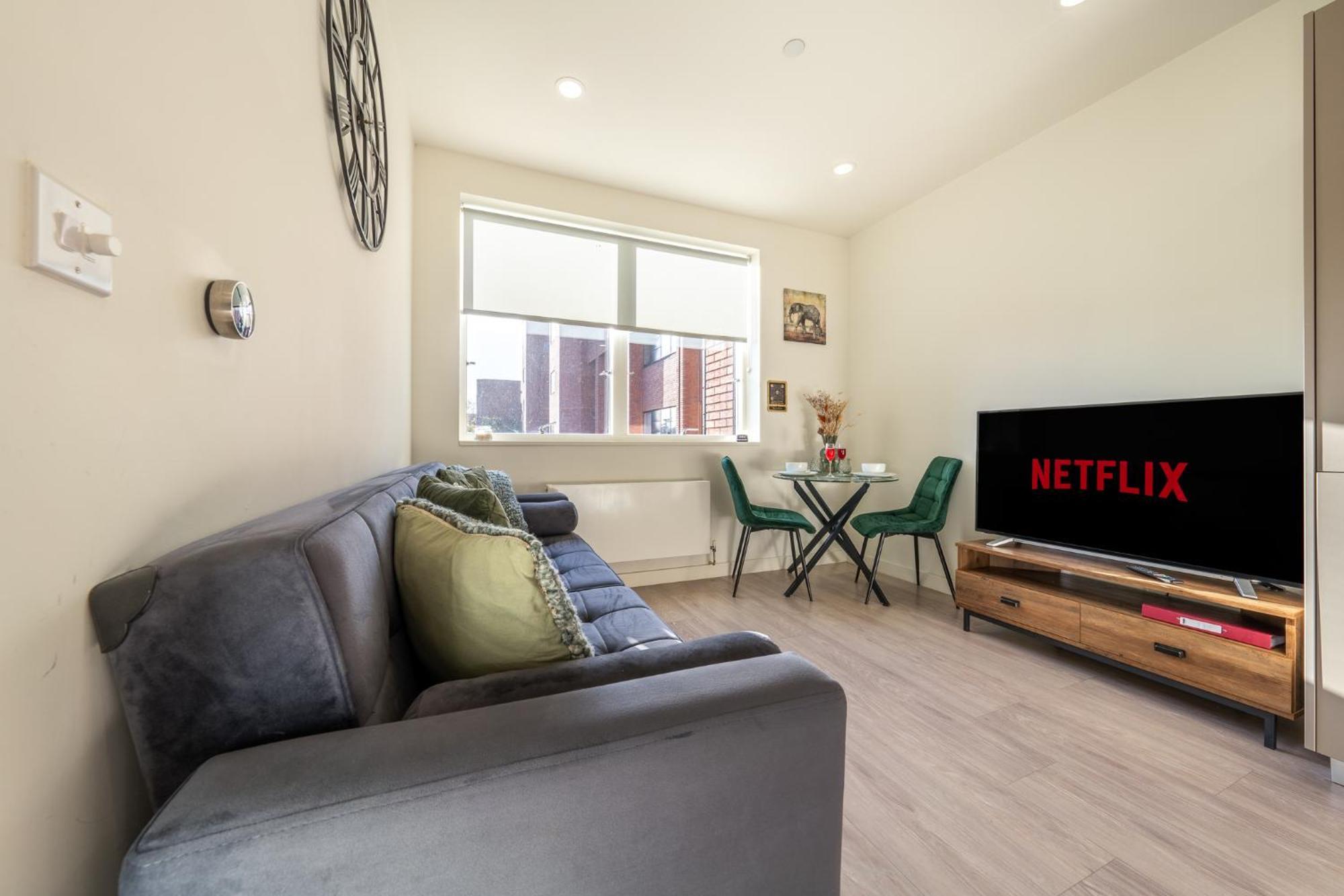 Luxury 1 Bedroom Serviced Apartment With Roof Terrace & Gym Stevenage Esterno foto