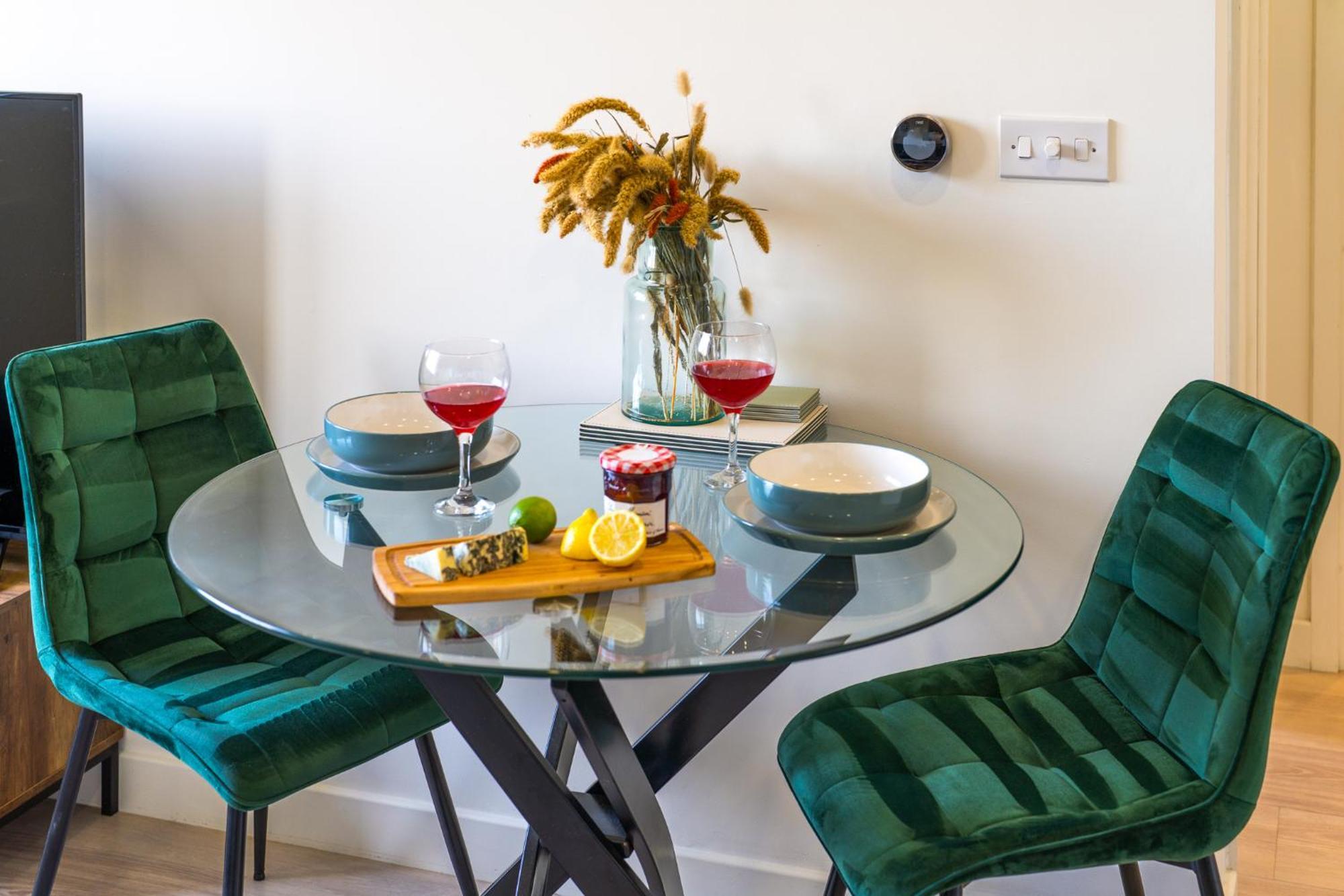 Luxury 1 Bedroom Serviced Apartment With Roof Terrace & Gym Stevenage Esterno foto
