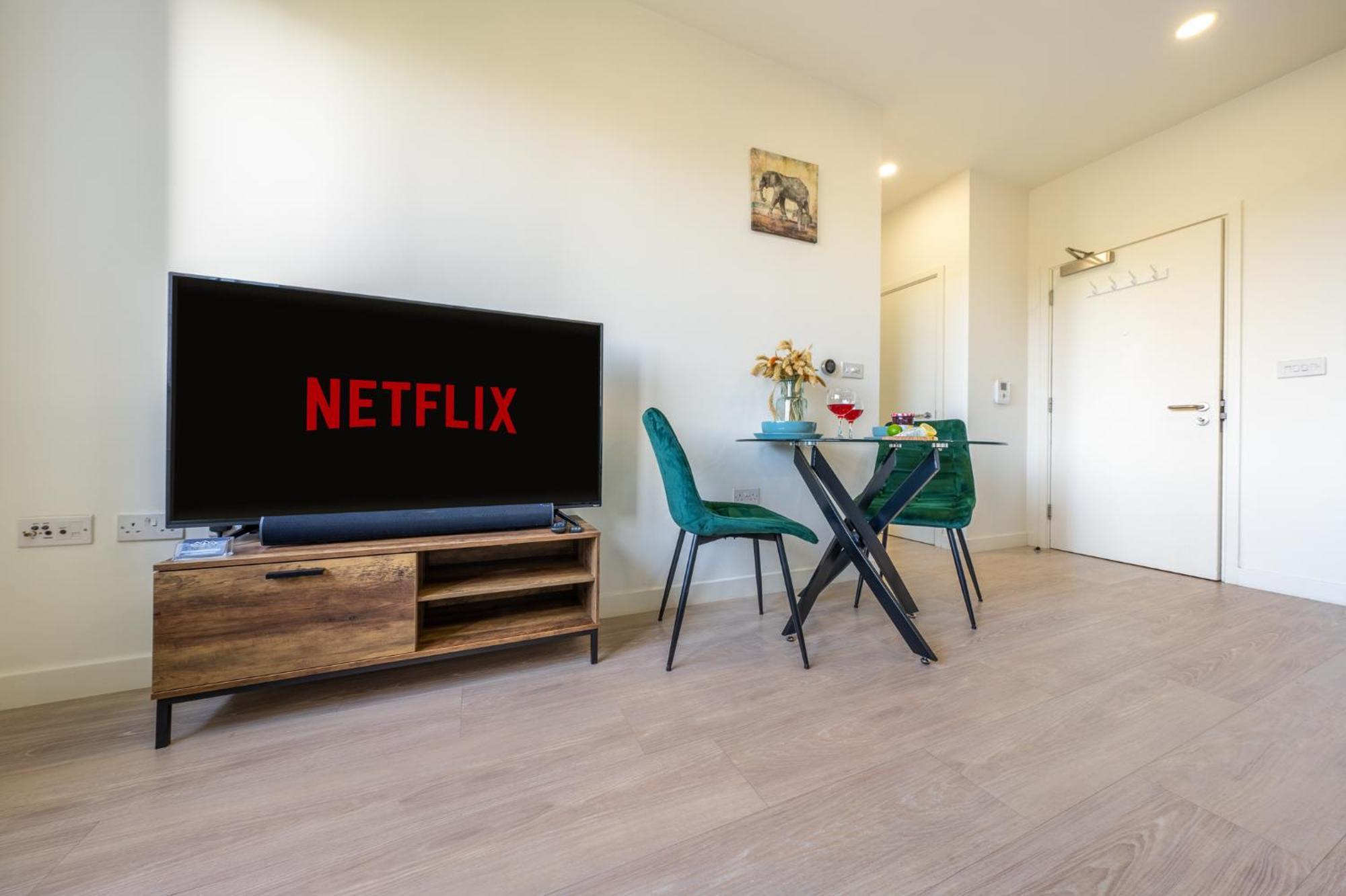 Luxury 1 Bedroom Serviced Apartment With Roof Terrace & Gym Stevenage Esterno foto