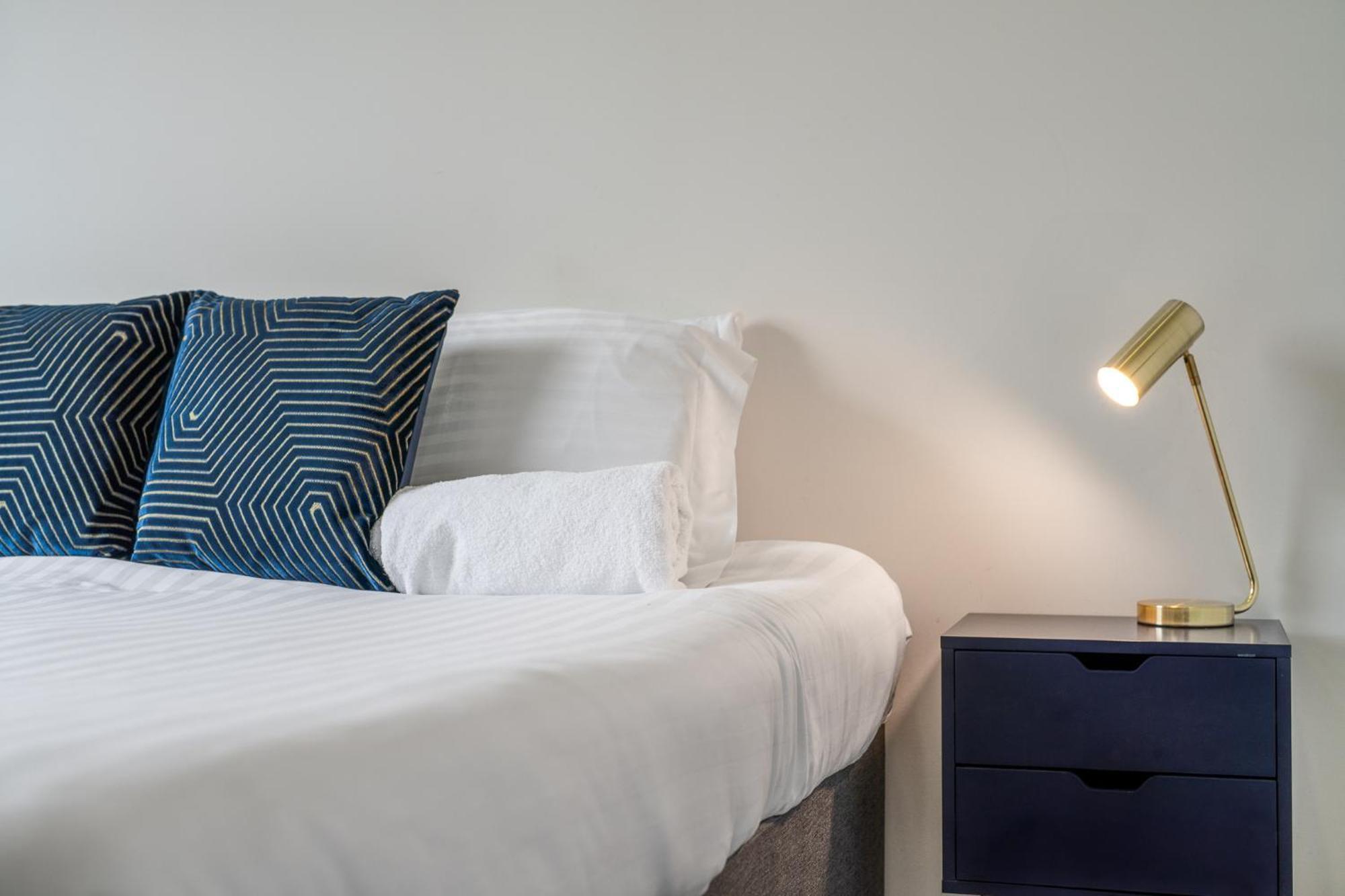 Luxury 1 Bedroom Serviced Apartment With Roof Terrace & Gym Stevenage Esterno foto