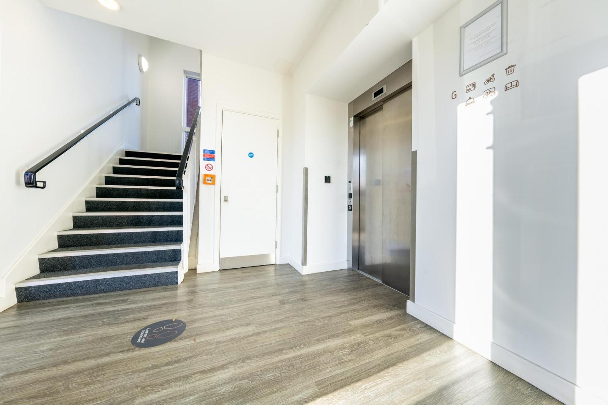 Luxury 1 Bedroom Serviced Apartment With Roof Terrace & Gym Stevenage Esterno foto