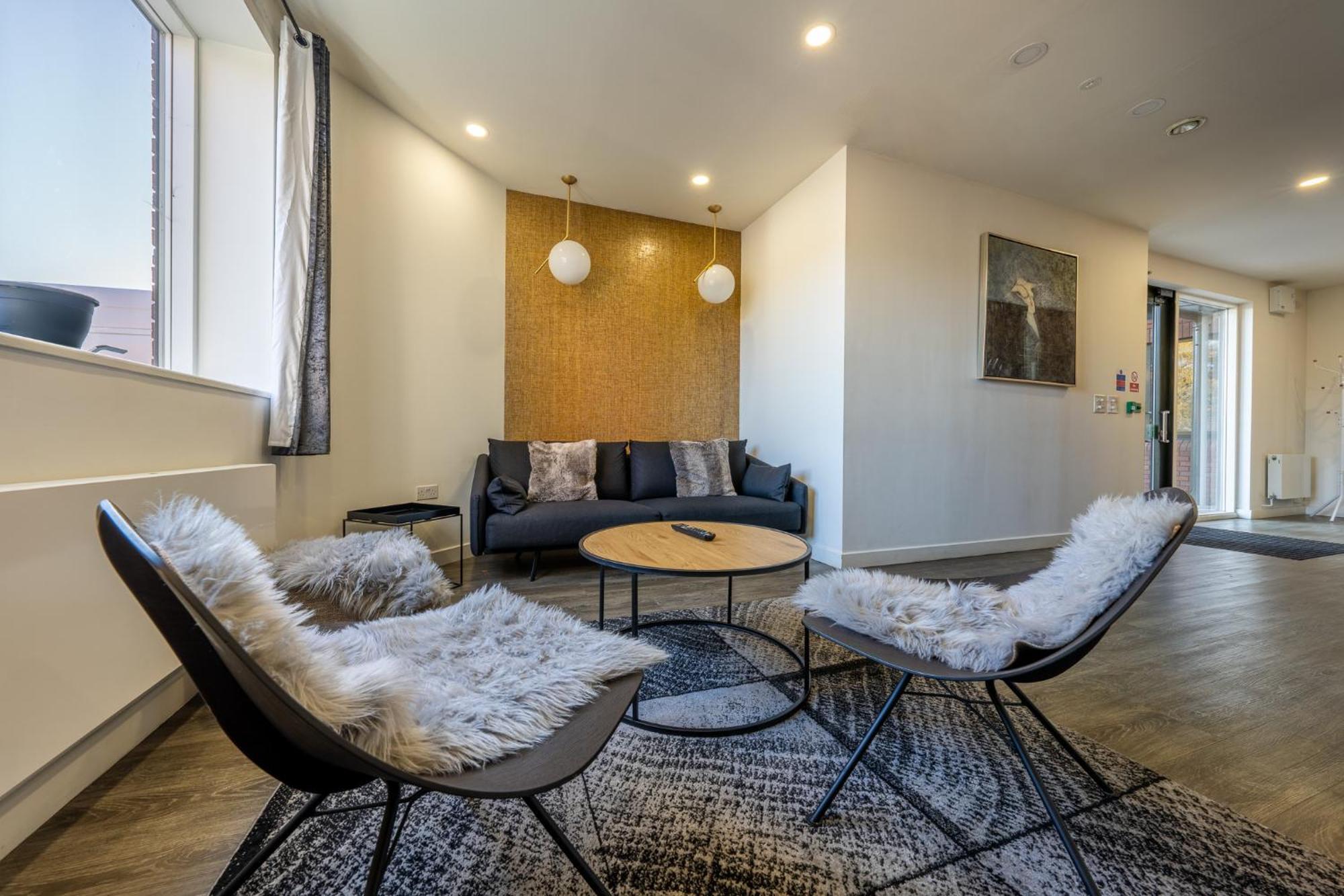 Luxury 1 Bedroom Serviced Apartment With Roof Terrace & Gym Stevenage Esterno foto