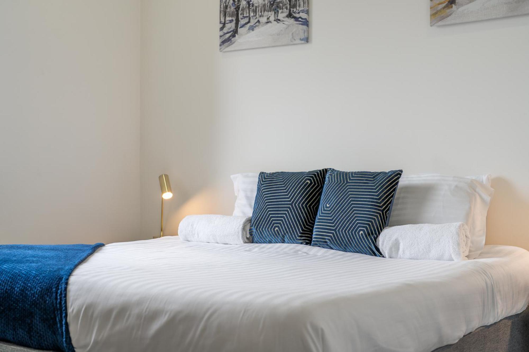 Luxury 1 Bedroom Serviced Apartment With Roof Terrace & Gym Stevenage Esterno foto