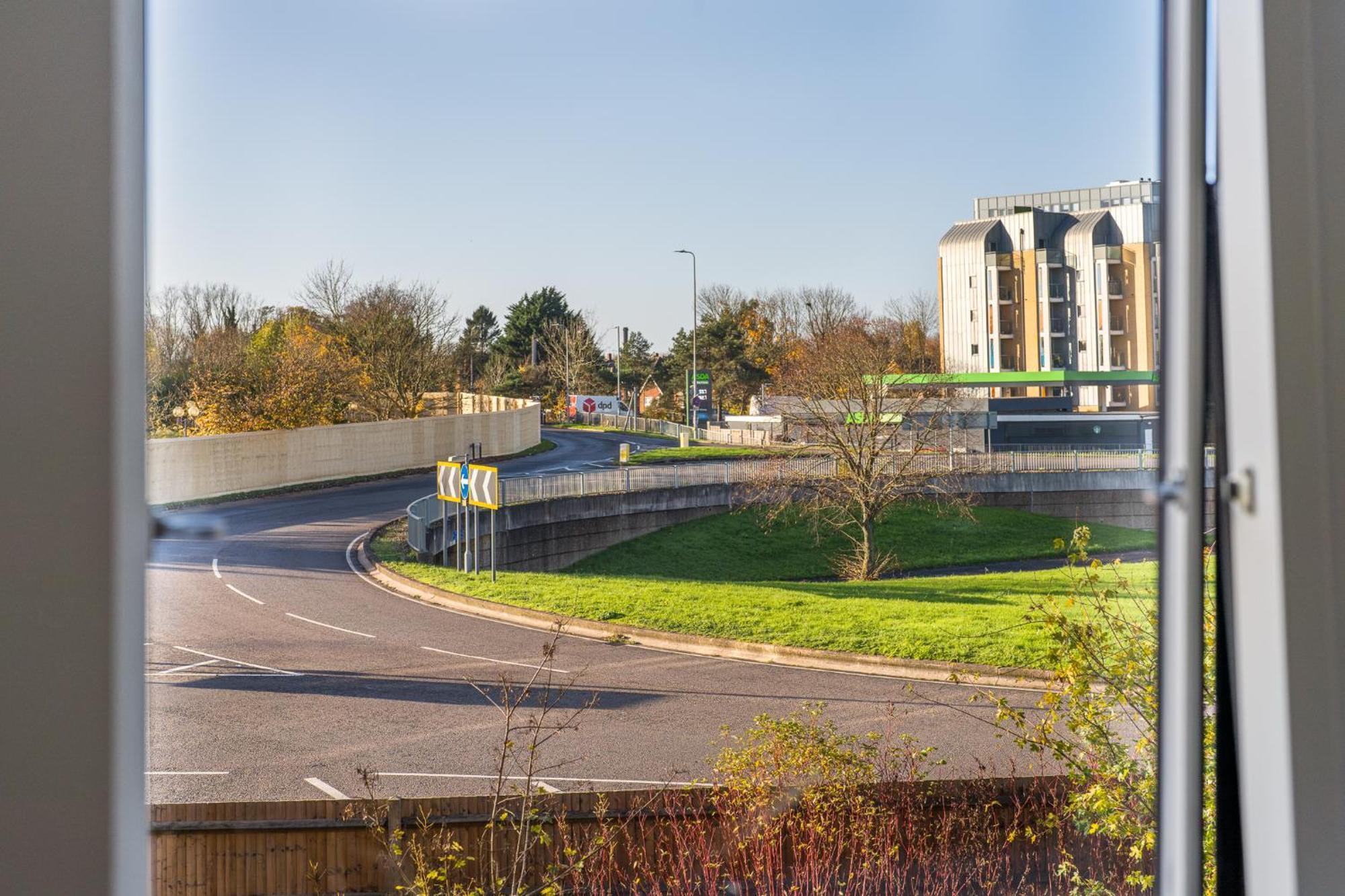 Luxury 1 Bedroom Serviced Apartment With Roof Terrace & Gym Stevenage Esterno foto