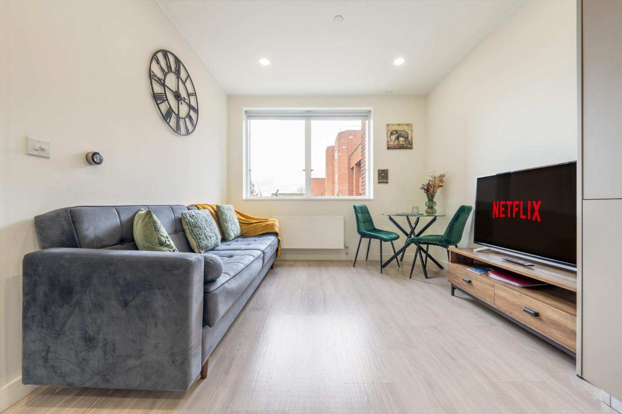 Luxury 1 Bedroom Serviced Apartment With Roof Terrace & Gym Stevenage Esterno foto