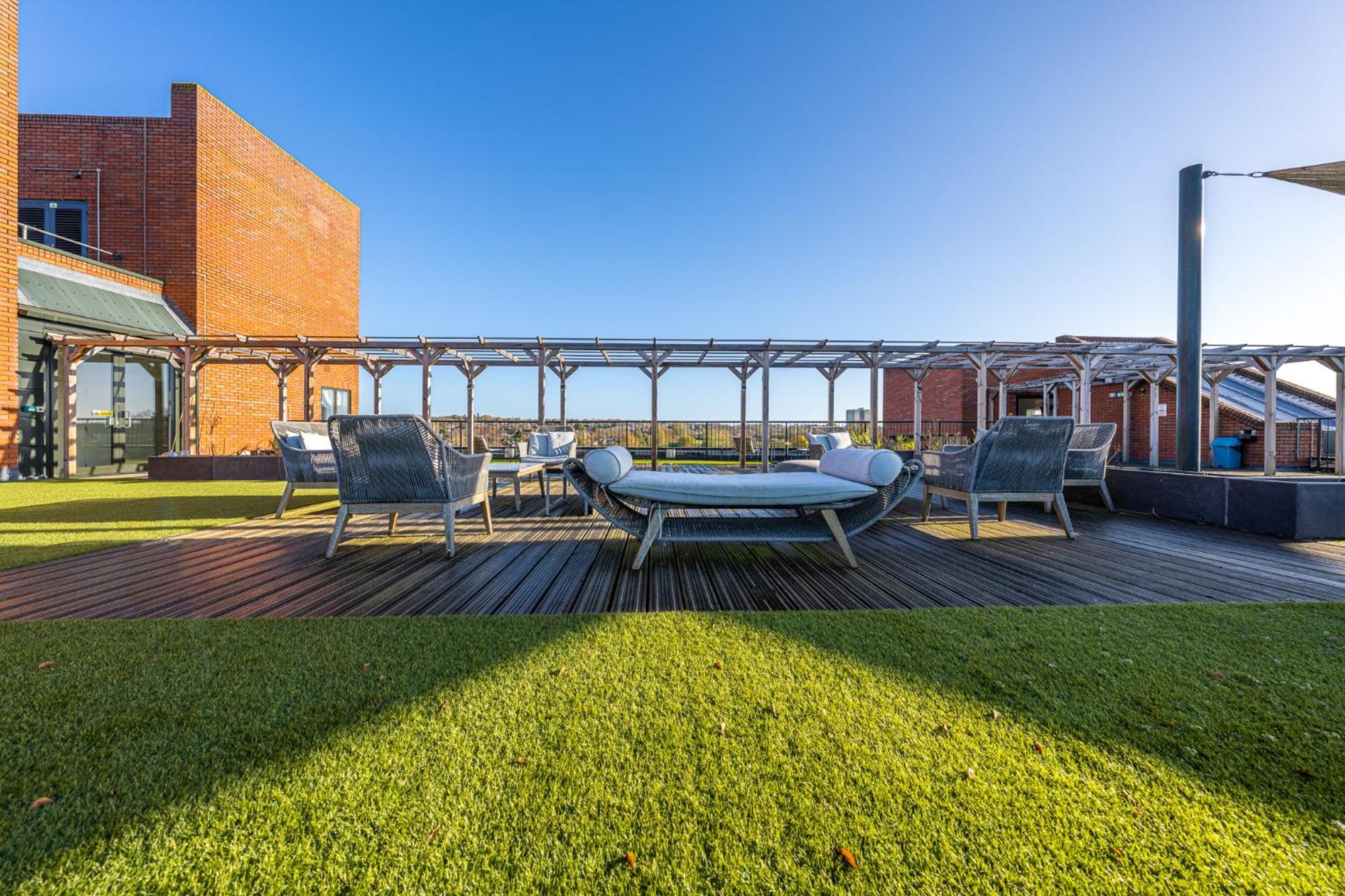 Luxury 1 Bedroom Serviced Apartment With Roof Terrace & Gym Stevenage Esterno foto