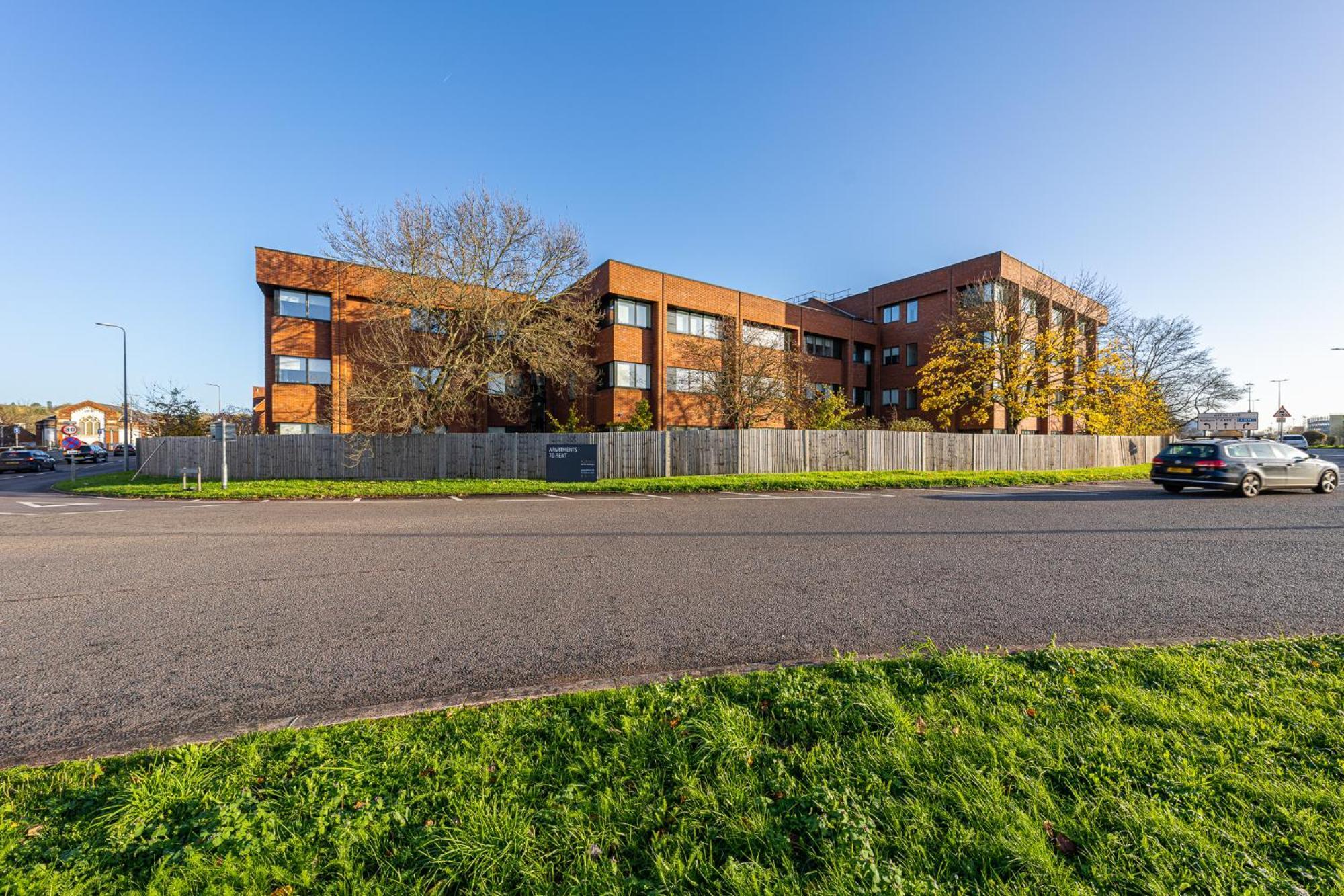 Luxury 1 Bedroom Serviced Apartment With Roof Terrace & Gym Stevenage Esterno foto